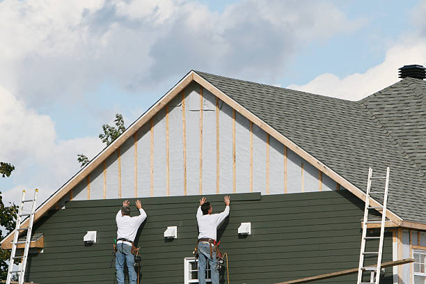 Professional Siding Replacement technician working in Creekside, PA
